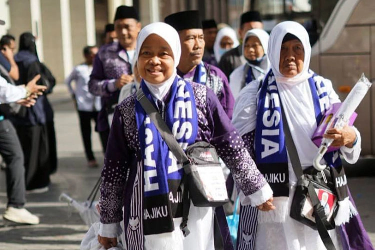 Rombongan-pertama-jemaah-haji-asal-Indonesia-2.jpg