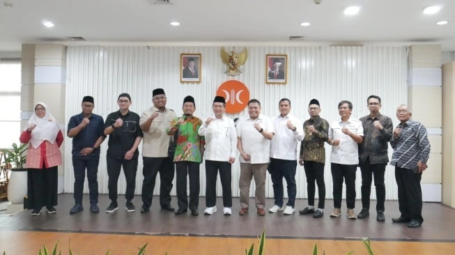 22136-dpp-pks-terima-asosiasi-penyelenggara-haji-dan-umrah.jpg